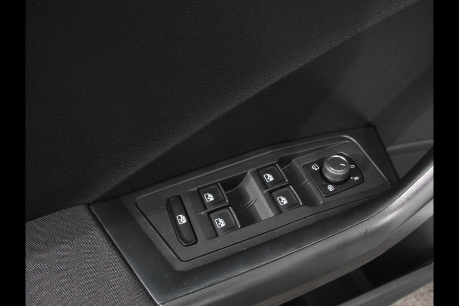 Volkswagen T-Roc 1.5 TSI 150pk Automaat Style Business Navigatie Lichtmetalen Velgen Airco Parkeer sensoren
