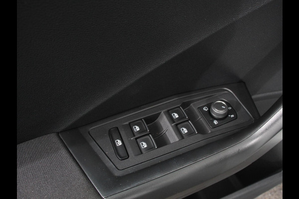 Volkswagen T-Roc 1.5 TSI 150pk Automaat Style Business Navigatie Lichtmetalen Velgen Airco Parkeer sensoren
