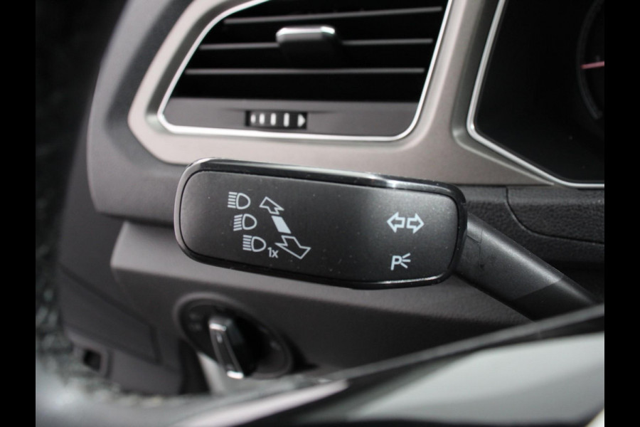 Volkswagen T-Roc 1.5 TSI 150pk Automaat Style Business Navigatie Lichtmetalen Velgen Airco Parkeer sensoren