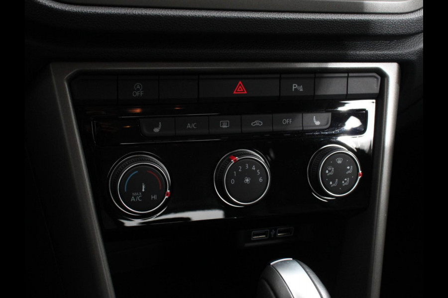 Volkswagen T-Roc 1.5 TSI 150pk Automaat Style Business Navigatie Lichtmetalen Velgen Airco Parkeer sensoren