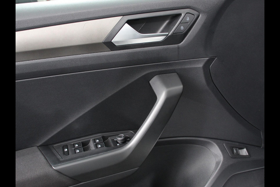 Volkswagen T-Roc 1.5 TSI 150pk Automaat Style Business Navigatie Lichtmetalen Velgen Airco Parkeer sensoren