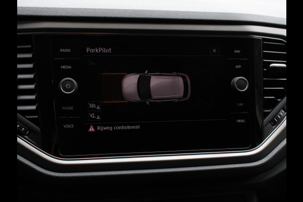 Volkswagen T-Roc 1.5 TSI 150pk Automaat Style Business Navigatie Lichtmetalen Velgen Airco Parkeer sensoren