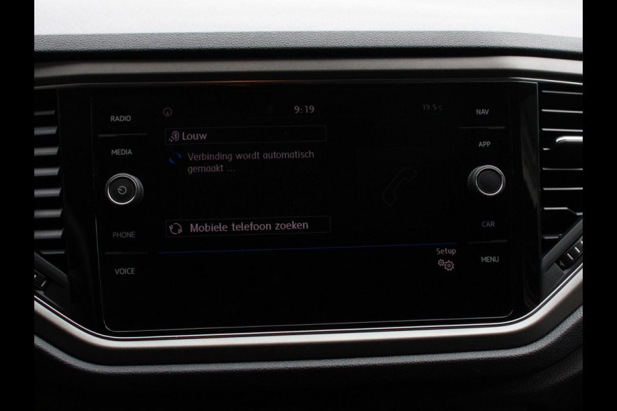 Volkswagen T-Roc 1.5 TSI 150pk Automaat Style Business Navigatie Lichtmetalen Velgen Airco Parkeer sensoren