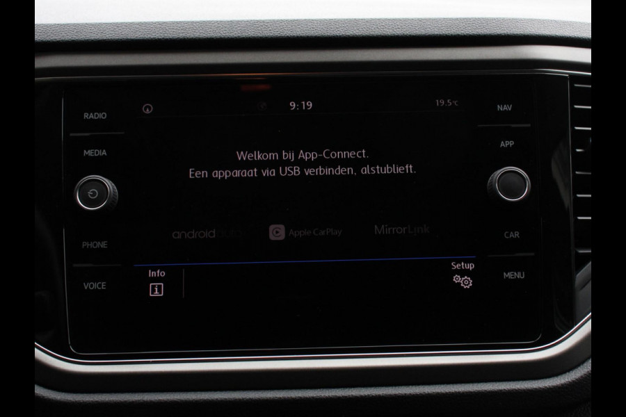 Volkswagen T-Roc 1.5 TSI 150pk Automaat Style Business Navigatie Lichtmetalen Velgen Airco Parkeer sensoren