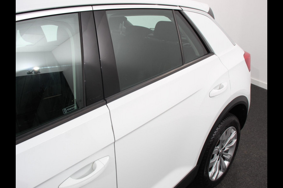 Volkswagen T-Roc 1.5 TSI 150pk Automaat Style Business Navigatie Lichtmetalen Velgen Airco Parkeer sensoren