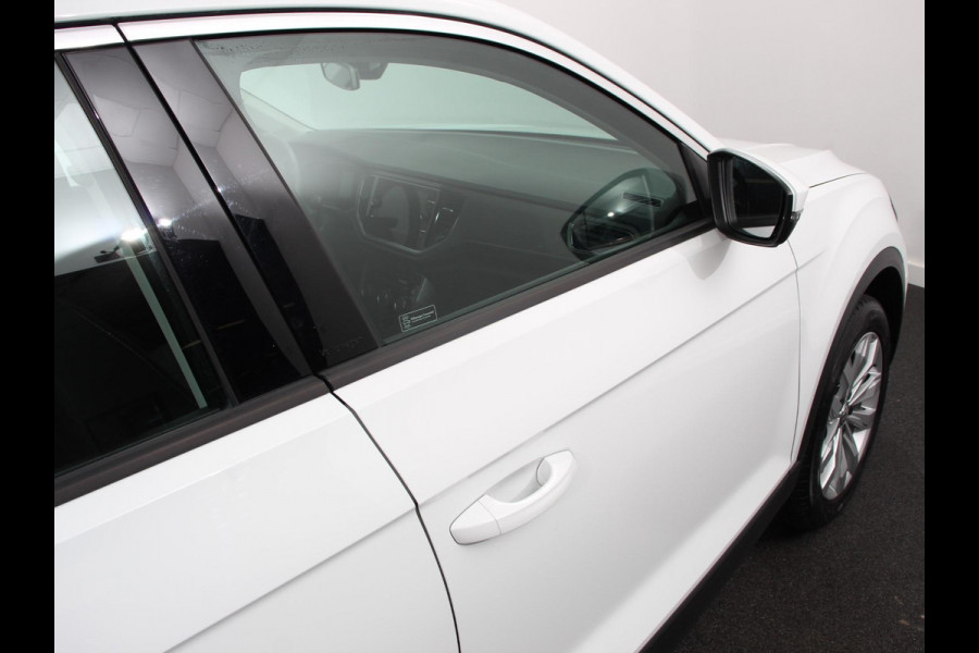 Volkswagen T-Roc 1.5 TSI 150pk Automaat Style Business Navigatie Lichtmetalen Velgen Airco Parkeer sensoren