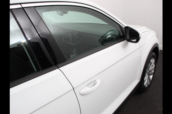 Volkswagen T-Roc 1.5 TSI 150pk Automaat Style Business Navigatie Lichtmetalen Velgen Airco Parkeer sensoren