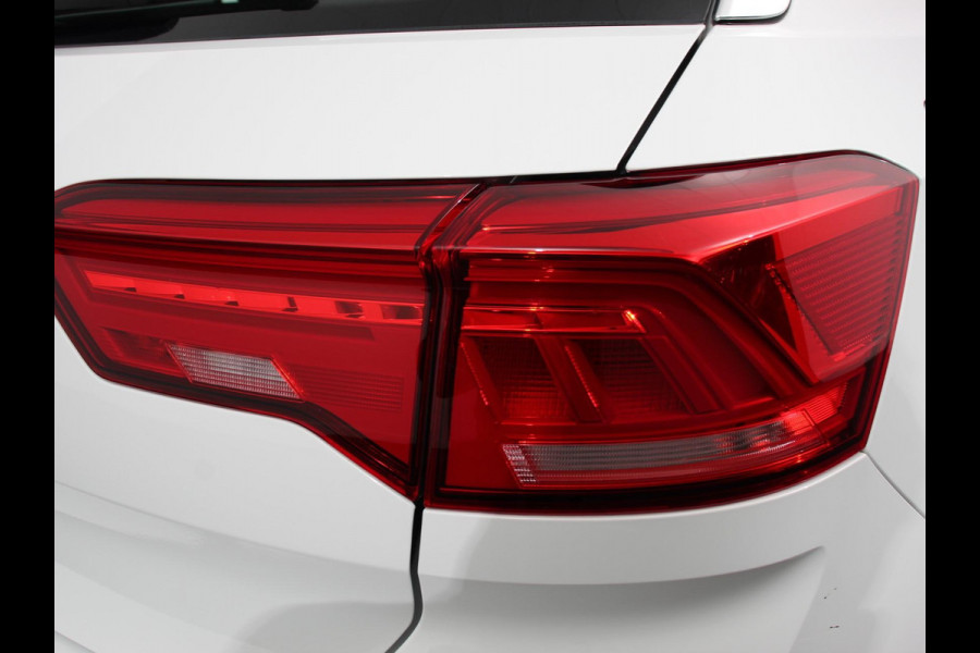 Volkswagen T-Roc 1.5 TSI 150pk Automaat Style Business Navigatie Lichtmetalen Velgen Airco Parkeer sensoren
