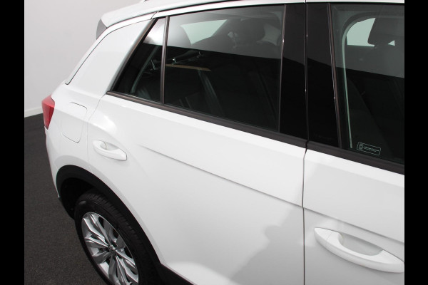 Volkswagen T-Roc 1.5 TSI 150pk Automaat Style Business Navigatie Lichtmetalen Velgen Airco Parkeer sensoren