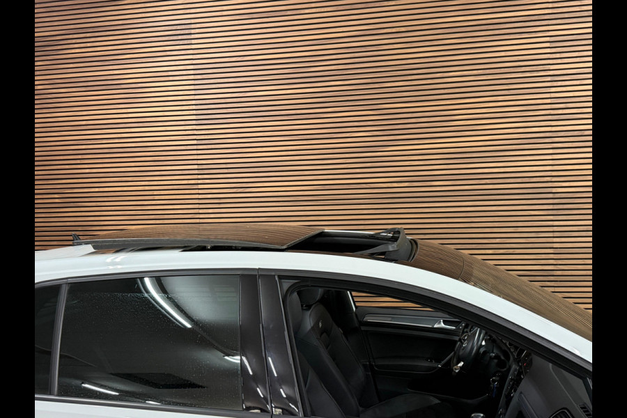 Volkswagen Golf 1.5 TSI 150 PK DSG R-Line | Leer | Navi | Pano | LED | 17' inch | Adaptive Cruise