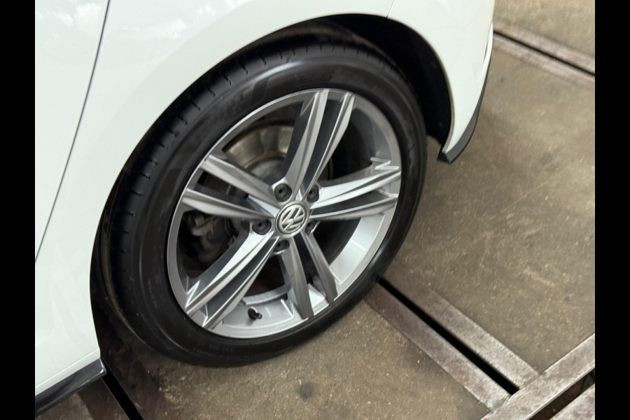 Volkswagen Golf 1.5 TSI 150 PK DSG R-Line | Leer | Navi | Pano | LED | 17' inch | Adaptive Cruise