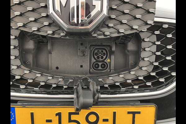 MG ZS EV Luxury 45 kWh (INCL-BTW) *PANO | FULL-LEATHER | CCS-FASTLOADER | KEYLESS | NAVI-FULLMAP | ADAPTIVE-CRUISE | CAMERA | HEATED-SPORTSEATS | CARPLAY | BLINDSPOT | DAB | LANE-ASSIST | 17"ALU*