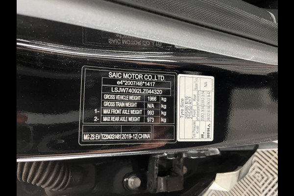 MG ZS EV Luxury 45 kWh (INCL-BTW) *PANO | FULL-LEATHER | CCS-FASTLOADER | KEYLESS | NAVI-FULLMAP | ADAPTIVE-CRUISE | CAMERA | HEATED-SPORTSEATS | CARPLAY | BLINDSPOT | DAB | LANE-ASSIST | 17"ALU*