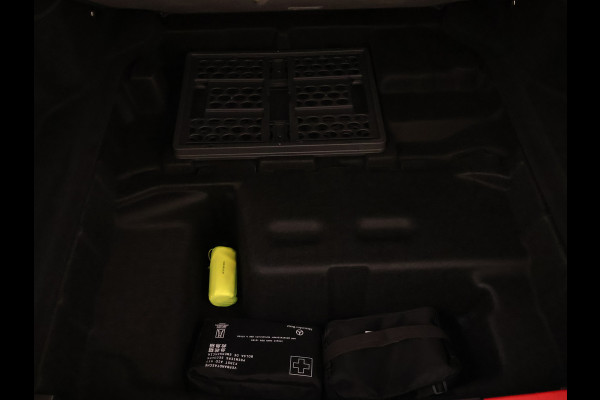 Mercedes-Benz C-Klasse Estate 180 Star Edition AMG Line | Nightpakket | Parkeerpakket met achteruitrijcamera | EASY PACK achterklep | Antidiefstalpakket GUARD 360° Plus | USB-pakket | Memorypakket | Dodehoekassistent |
