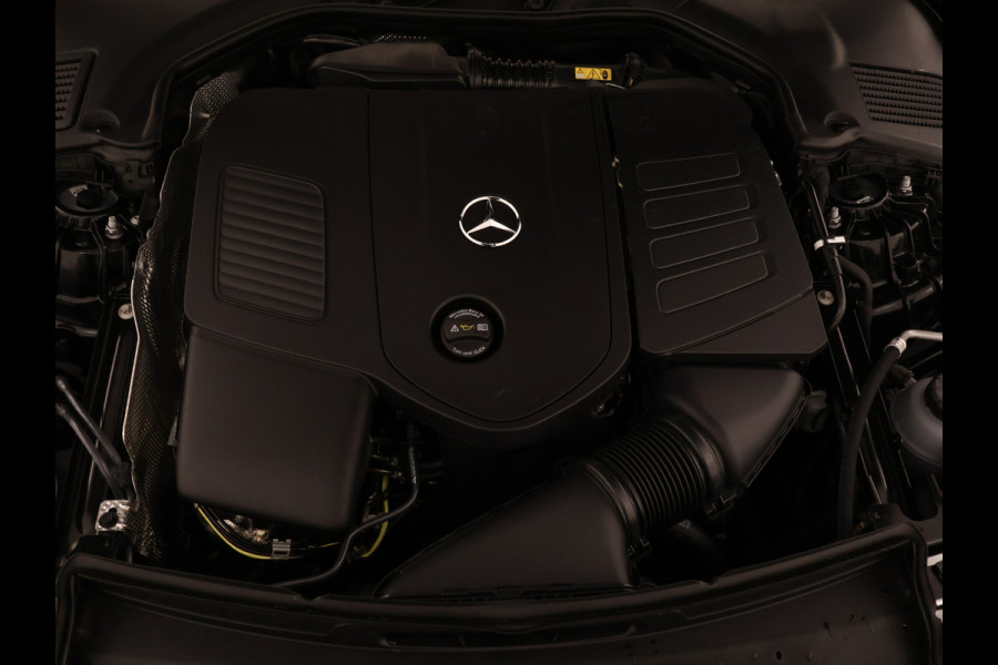 Mercedes-Benz C-Klasse Estate 180 Star Edition AMG Line | Nightpakket | Parkeerpakket met achteruitrijcamera | EASY PACK achterklep | Antidiefstalpakket GUARD 360° Plus | USB-pakket | Memorypakket | Dodehoekassistent |
