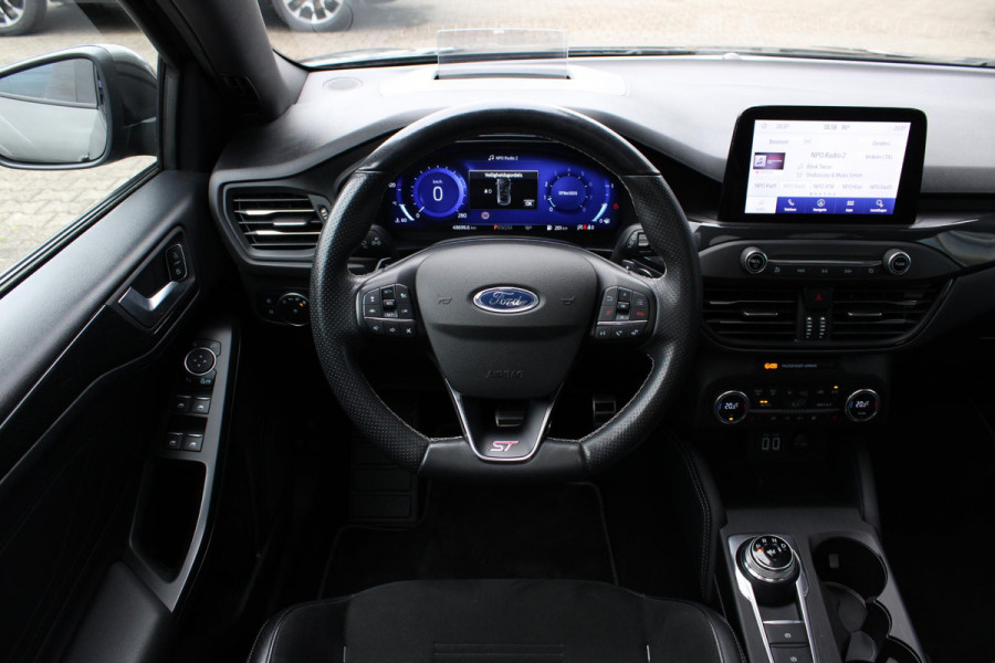 Ford FOCUS Wagon 2.3 EcoBoost ST-3 | Automaat 280pk! | Dubbele Wielset | Panoramadak | Winter Pack | Adaptive cruise control | Adaptive LED | Head up Display | Camera |