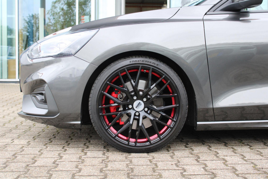 Ford FOCUS Wagon 2.3 EcoBoost ST-3 | Automaat 280pk! | Dubbele Wielset | Panoramadak | Winter Pack | Adaptive cruise control | Adaptive LED | Head up Display | Camera |