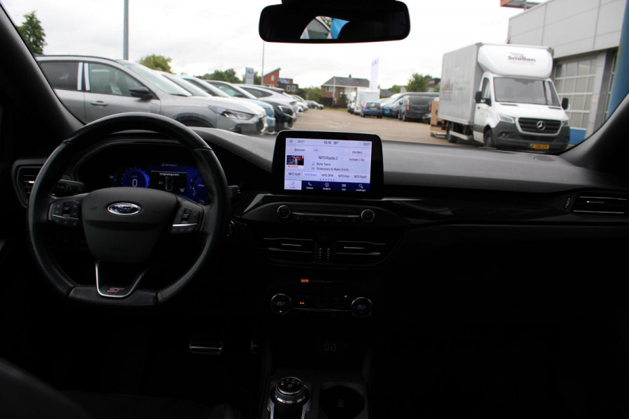 Ford FOCUS Wagon 2.3 EcoBoost ST-3 | Automaat 280pk! | Dubbele Wielset | Panoramadak | Winter Pack | Adaptive cruise control | Adaptive LED | Head up Display | Camera |