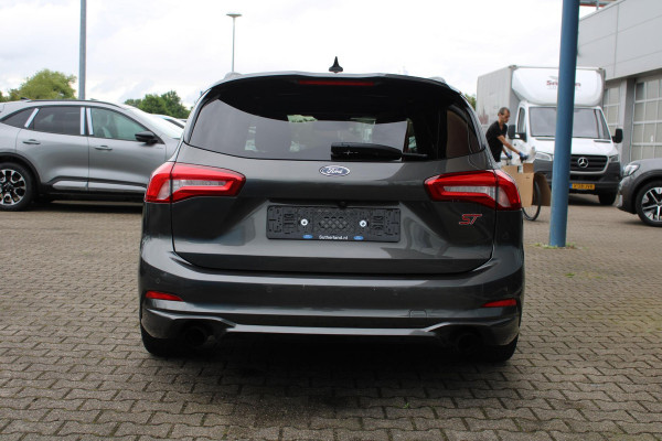Ford FOCUS Wagon 2.3 EcoBoost ST-3 | Automaat 280pk! | Dubbele Wielset | Panoramadak | Winter Pack | Adaptive cruise control | Adaptive LED | Head up Display | Camera |