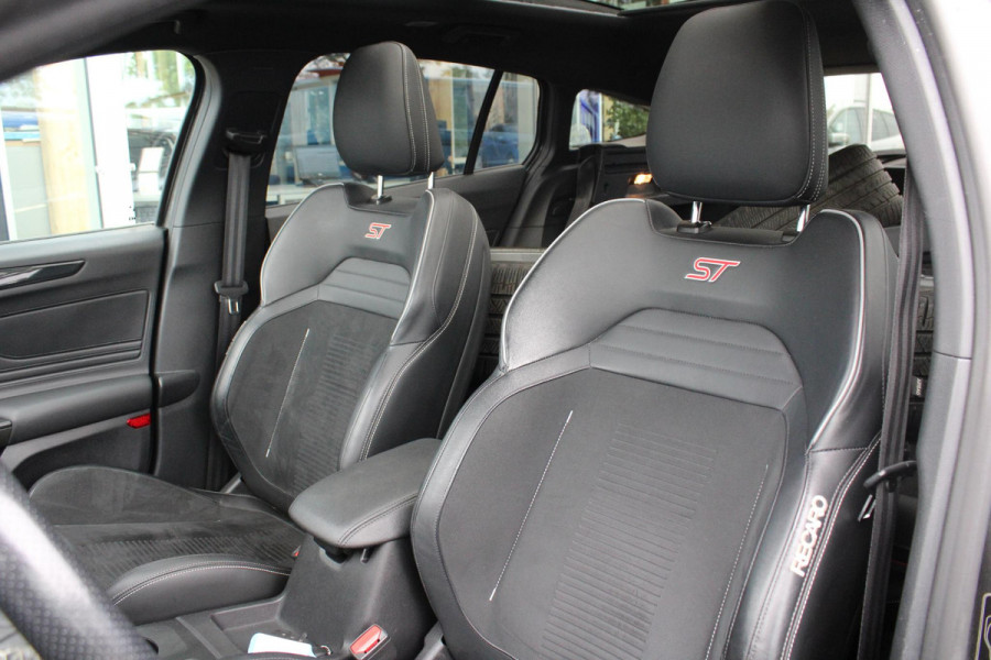 Ford FOCUS Wagon 2.3 EcoBoost ST-3 | Automaat 280pk! | Dubbele Wielset | Panoramadak | Winter Pack | Adaptive cruise control | Adaptive LED | Head up Display | Camera |