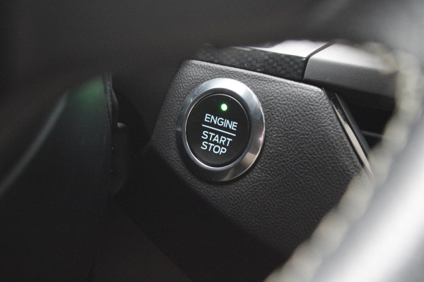 Ford FOCUS Wagon 2.3 EcoBoost ST-3 | Automaat 280pk! | Dubbele Wielset | Panoramadak | Winter Pack | Adaptive cruise control | Adaptive LED | Head up Display | Camera |