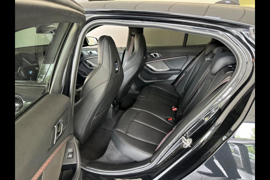 BMW 1-serie M135i xDrive High Executive|306PK