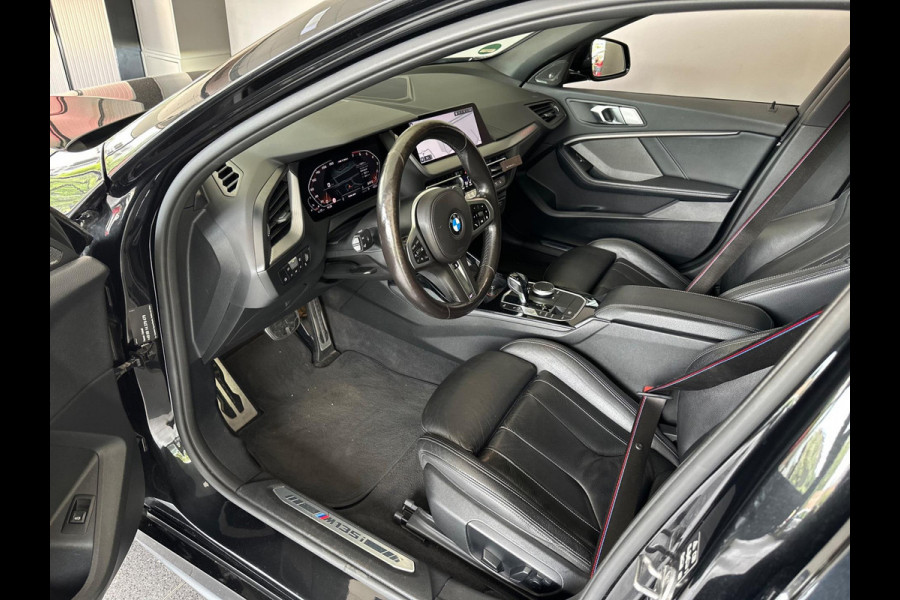 BMW 1-serie M135i xDrive High Executive|306PK