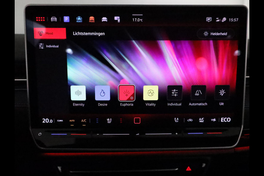 Volkswagen ID.7 Pro Business 77 kWh el.trekhaak| Pano-dak| 20'LM-velgen| Warmtepomp