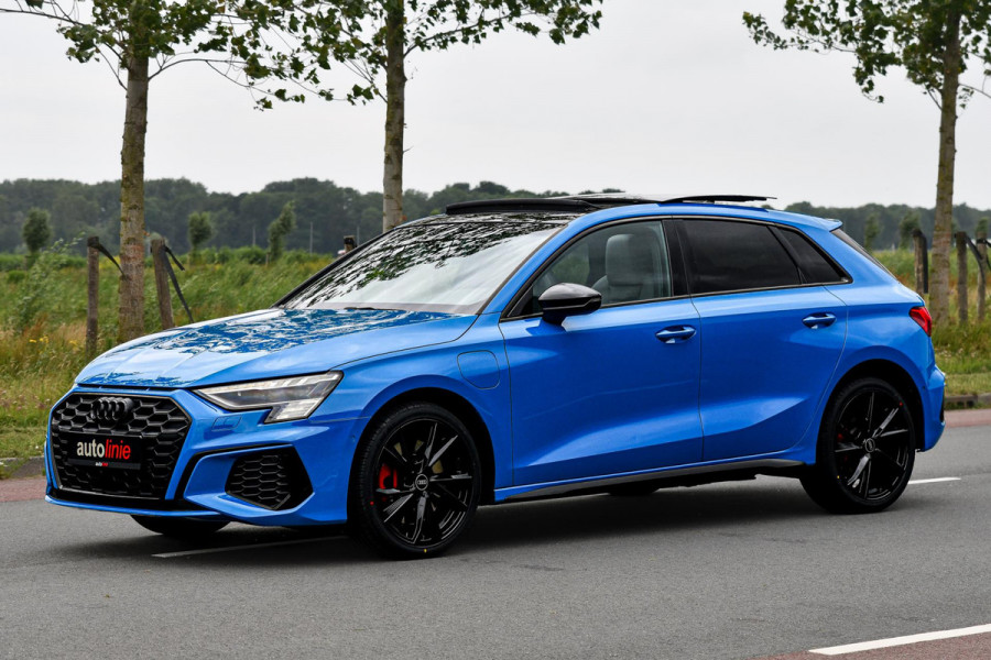 Audi A3 Sportback 45 TFSI e S edition Competition. Pano, RS stoelen, ACC, Keyless, B&O, Sfeer, Matrix, Camera, Dodeh, CarPlay!