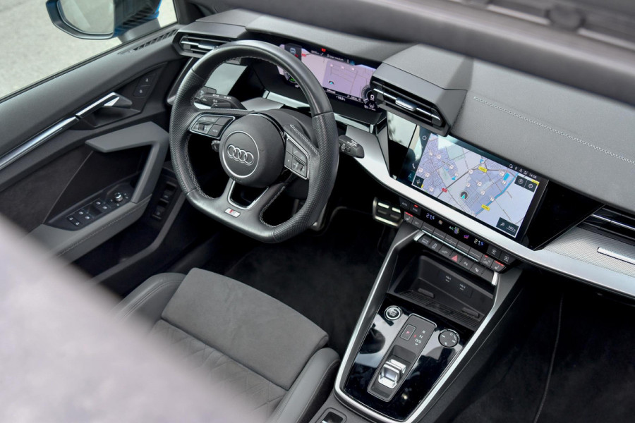 Audi A3 Sportback 45 TFSI e S edition Competition. Pano, RS stoelen, ACC, Keyless, B&O, Sfeer, Matrix, Camera, Dodeh, CarPlay!