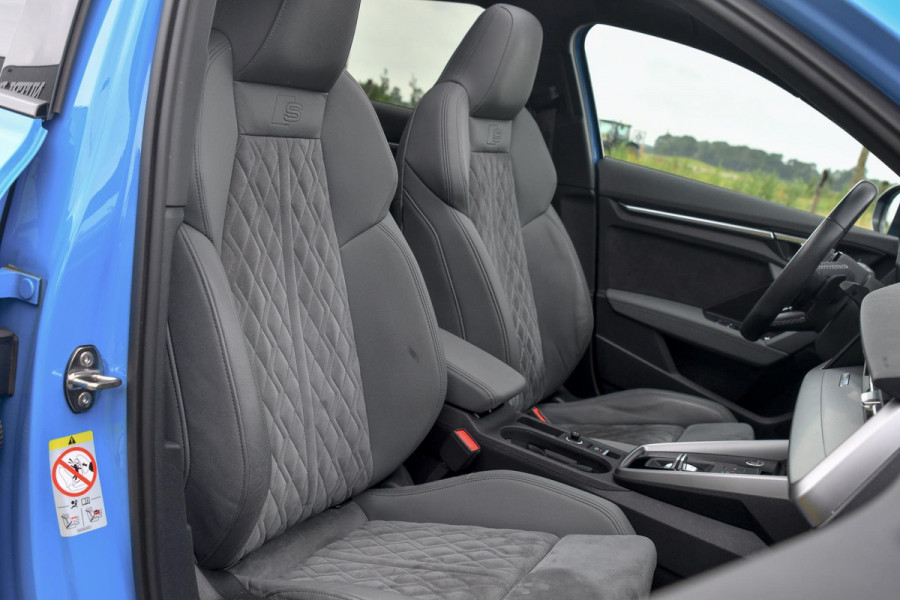Audi A3 Sportback 45 TFSI e S edition Competition. Pano, RS stoelen, ACC, Keyless, B&O, Sfeer, Matrix, Camera, Dodeh, CarPlay!