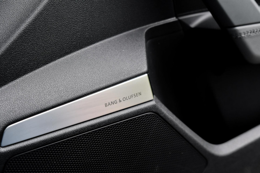 Audi A3 Sportback 45 TFSI e S edition Competition. Pano, RS stoelen, ACC, Keyless, B&O, Sfeer, Matrix, Camera, Dodeh, CarPlay!