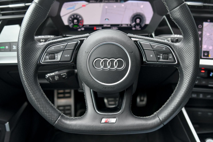 Audi A3 Sportback 45 TFSI e S edition Competition. Pano, RS stoelen, ACC, Keyless, B&O, Sfeer, Matrix, Camera, Dodeh, CarPlay!