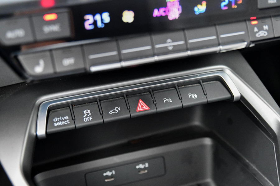 Audi A3 Sportback 45 TFSI e S edition Competition. Pano, RS stoelen, ACC, Keyless, B&O, Sfeer, Matrix, Camera, Dodeh, CarPlay!