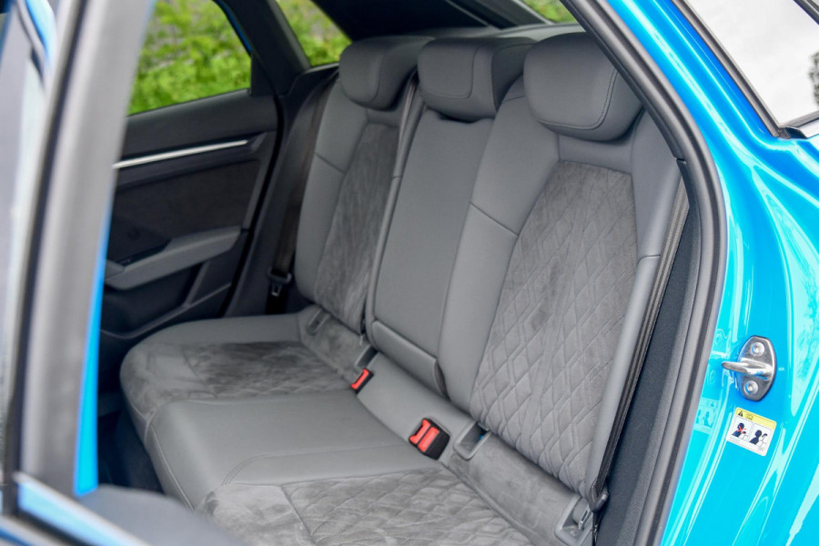 Audi A3 Sportback 45 TFSI e S edition Competition. Pano, RS stoelen, ACC, Keyless, B&O, Sfeer, Matrix, Camera, Dodeh, CarPlay!