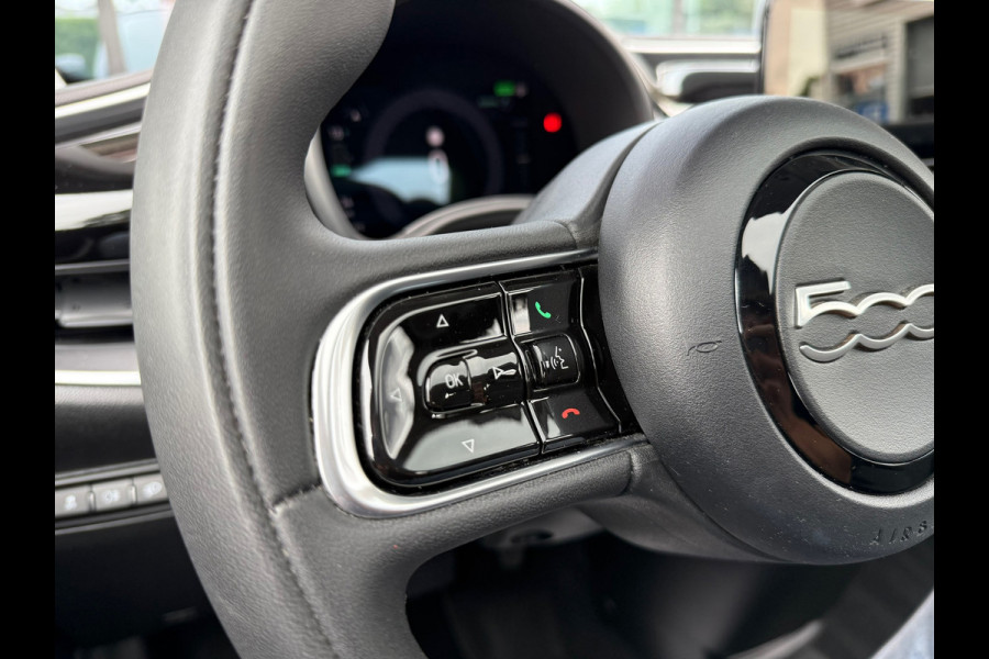 Fiat 500 Icon 42 kWh - Automaat - Navi - Panoramadak- Winterpakket- Org.NL