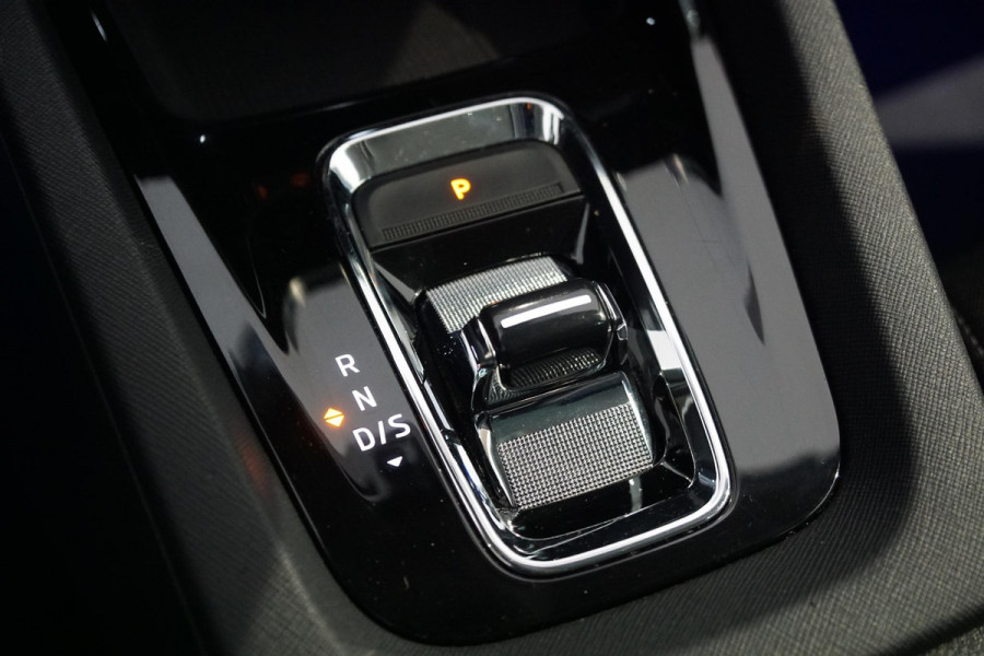 Škoda Octavia Combi 1.4 TSI iV PHEV Business Edition Plus + DODEHOEKDETECTIE / CAMERA / STOEL & STUURWIELVERWARMING