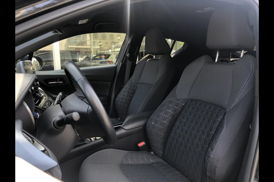 Toyota C-HR 2.0 Hybrid Style | Dodehoekherkenning, Parkeersensoren, Stoel + Stuurverwarming, 18 inch, Keyless
