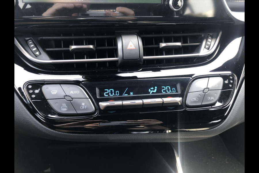 Toyota C-HR 2.0 Hybrid Style | Dodehoekherkenning, Parkeersensoren, Stoel + Stuurverwarming, 18 inch, Keyless