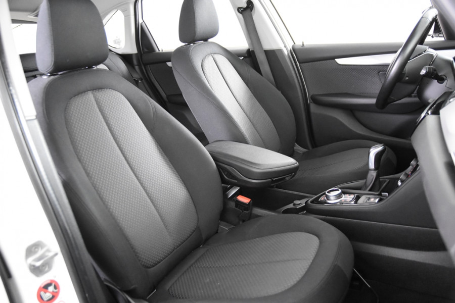 BMW 2 Serie Active Tourer 220i Centennial Executive XDrive *Navigatie*4x4*