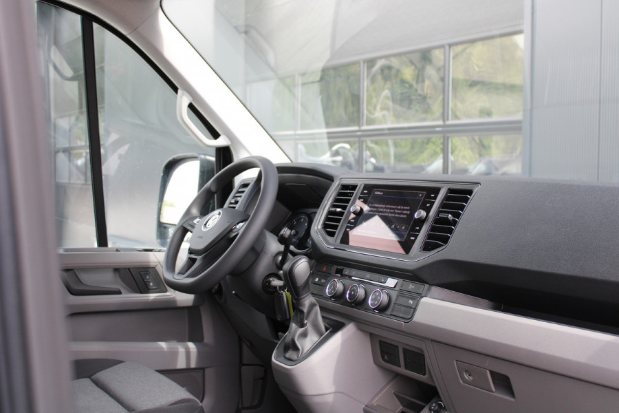 Volkswagen Crafter 35 2.0 TDI L3H3 177pk - 2x Schuifdeur - LED - Trekhaak - Navigatie - DAB - Geveerde stoel - Camera - Stoelverwarming - Rijklaar