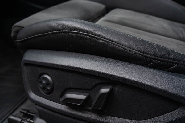 Audi Q5 TFSI e Quattro / MTM/ Virtual Cockpit/ Trekhaak/ Panoramadak/ 220W (300PK)