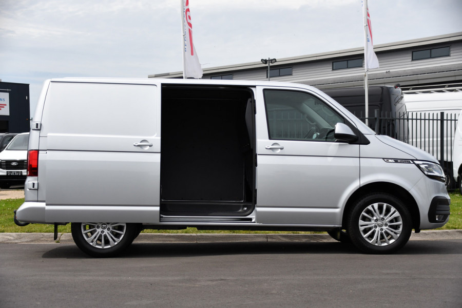 Volkswagen Transporter 2.0 TDI L1H1 30 Bulli Virtual, Adaptieve Cruise, Carplay, LED, 150PK, Multimedia, NAVI, Standkachel, Stoelverwarming,