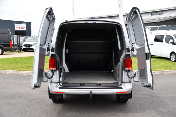 Volkswagen Transporter 2.0 TDI L1H1 30 Bulli Virtual, Adaptieve Cruise, Carplay, LED, 150PK, Multimedia, NAVI, Standkachel, Stoelverwarming,