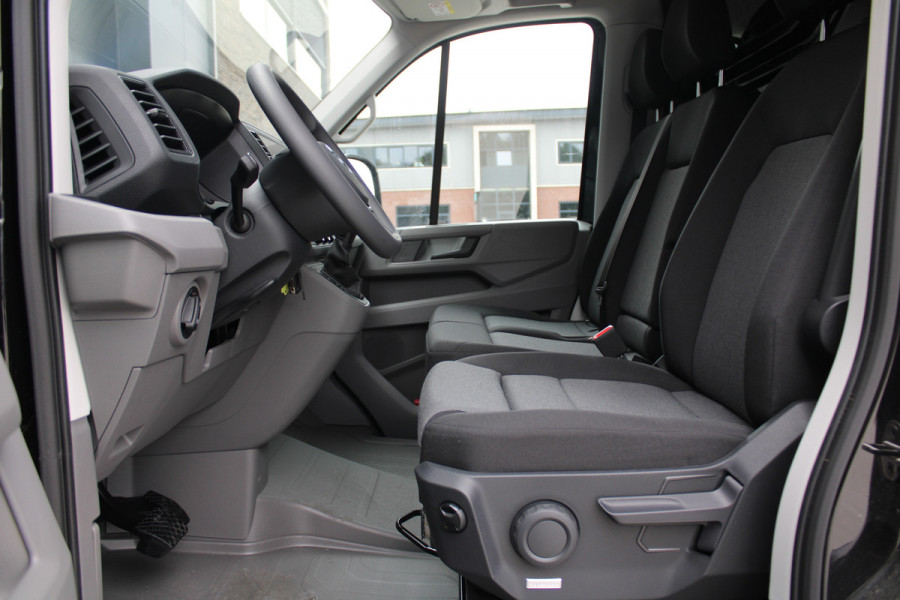 Volkswagen Crafter 35 2.0 TDI L3H3 177pk - LED koplampen - Navigatie - Geveerde stoel - Cruise - Camera - DAB - Parkeersensoren - Rijklaar