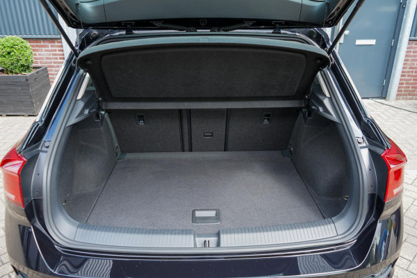 Volkswagen T-Roc 1.5 TSI Style | Carplay | Camera | Adaptive Cruise | Parkeersensoren