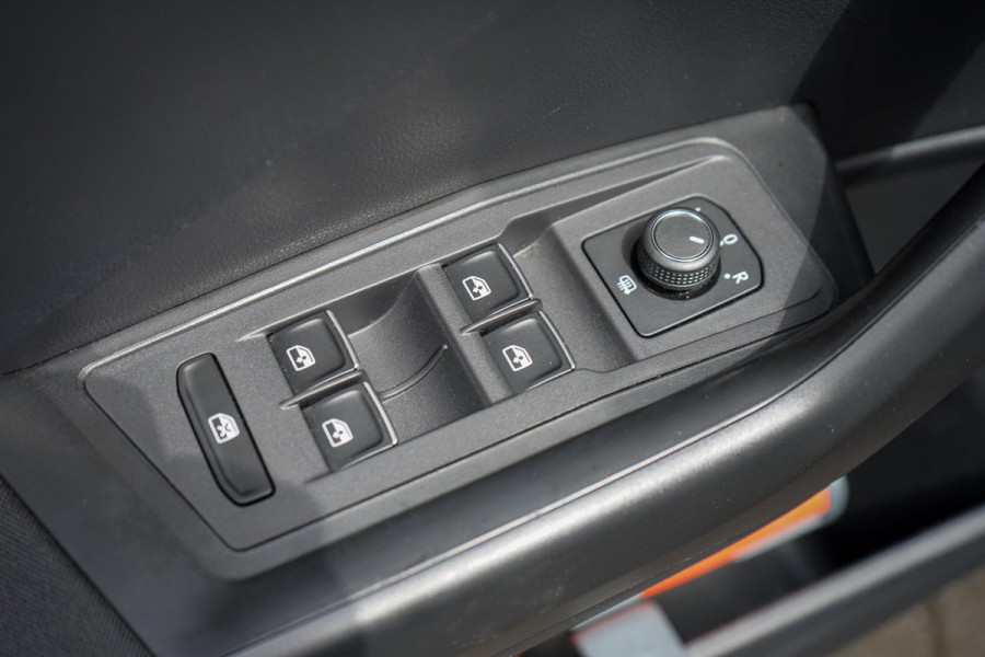 Volkswagen T-Roc 1.5 TSI Style | Carplay | Camera | Adaptive Cruise | Parkeersensoren