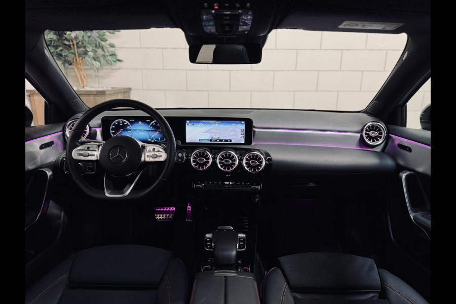Mercedes-Benz A-Klasse 200 AMG Night | Panorama | Multibeam | Sfeer