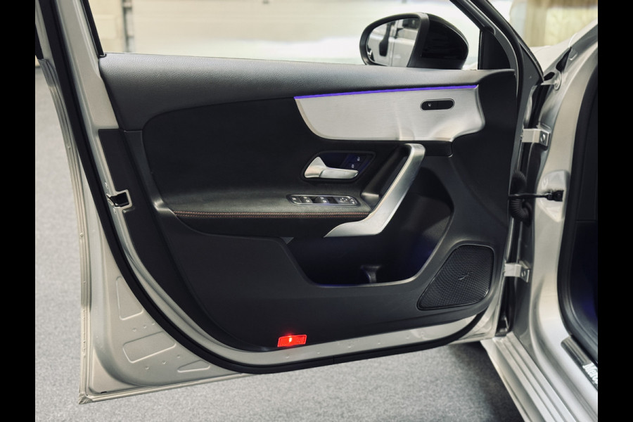 Mercedes-Benz A-Klasse 200 AMG Night | Panorama | Multibeam | Sfeer