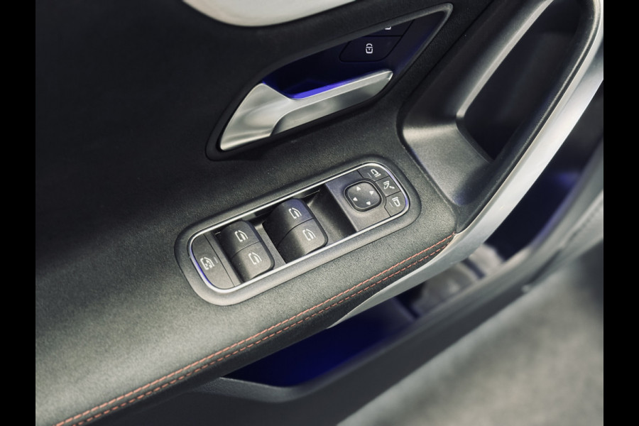 Mercedes-Benz A-Klasse 200 AMG Night | Panorama | Multibeam | Sfeer
